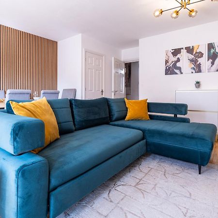 Modern And Spacious Home From Home 1 Mile From M1 - With Netflix, Prime Video, Ps5, Free Parking, Superfast Wifi, Bbq - Sleeps 11 - By Brightleap Apartments Милтон-Кейнс Экстерьер фото