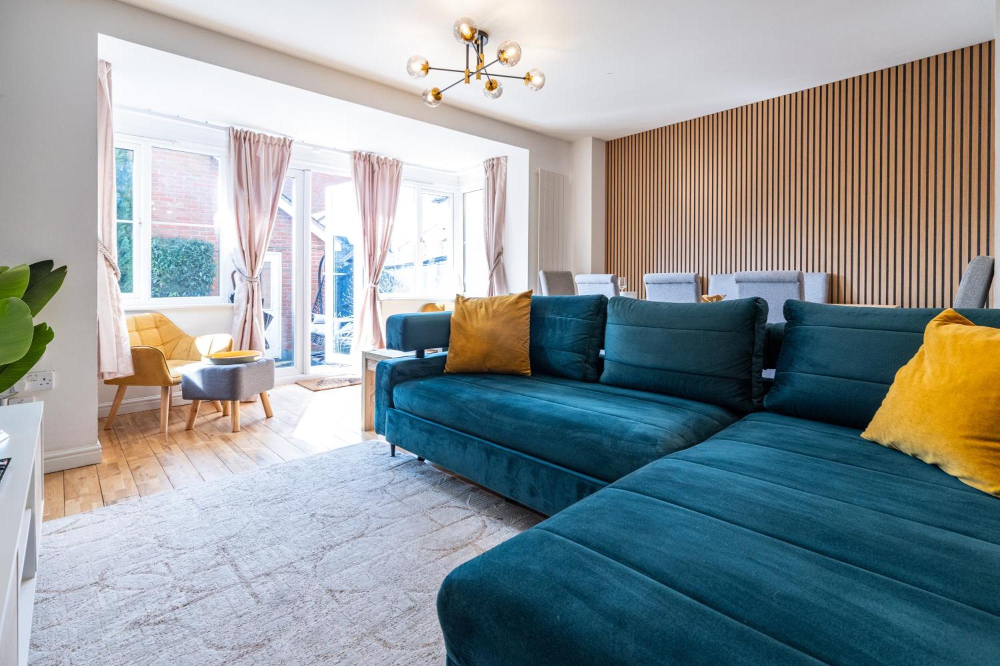 Modern And Spacious Home From Home 1 Mile From M1 - With Netflix, Prime Video, Ps5, Free Parking, Superfast Wifi, Bbq - Sleeps 11 - By Brightleap Apartments Милтон-Кейнс Экстерьер фото