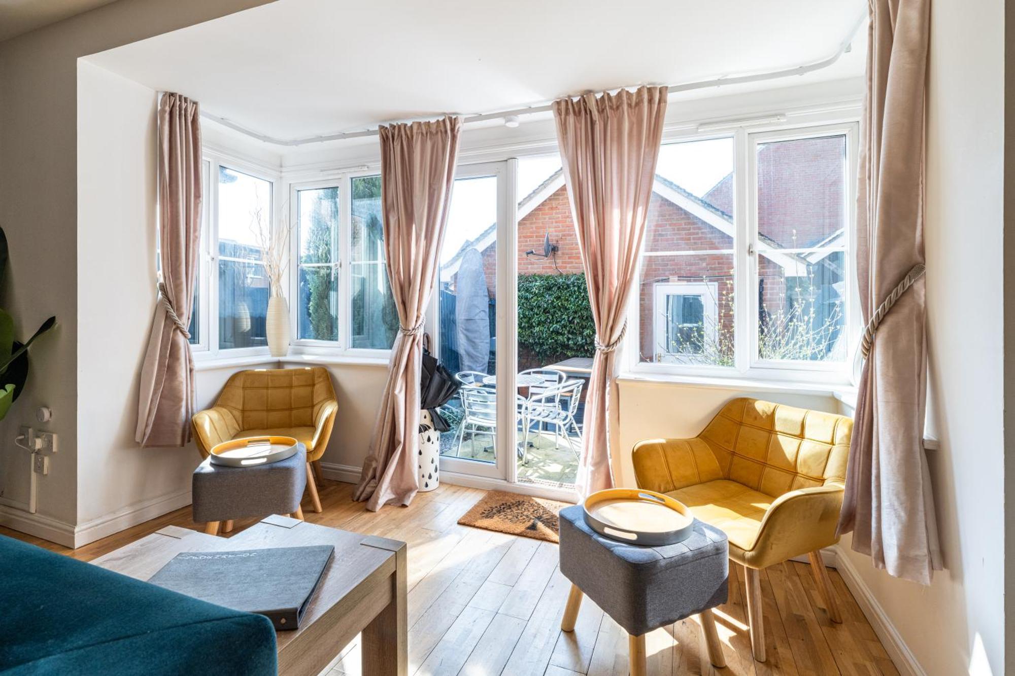 Modern And Spacious Home From Home 1 Mile From M1 - With Netflix, Prime Video, Ps5, Free Parking, Superfast Wifi, Bbq - Sleeps 11 - By Brightleap Apartments Милтон-Кейнс Экстерьер фото